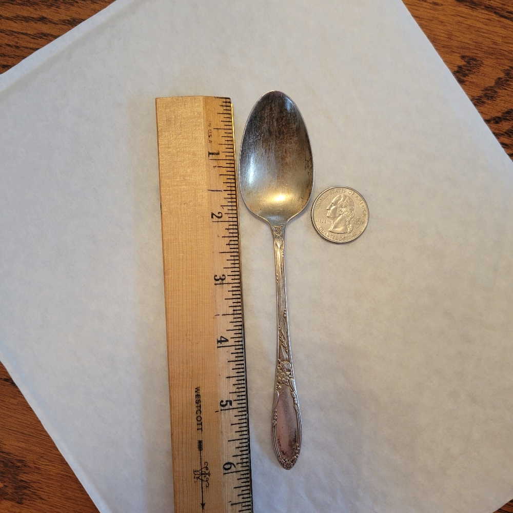 Vintage Sterling Oneida Virginian Teaspoon ~ Floral Pattern ~ 1940s+ - Picture 5 of 16